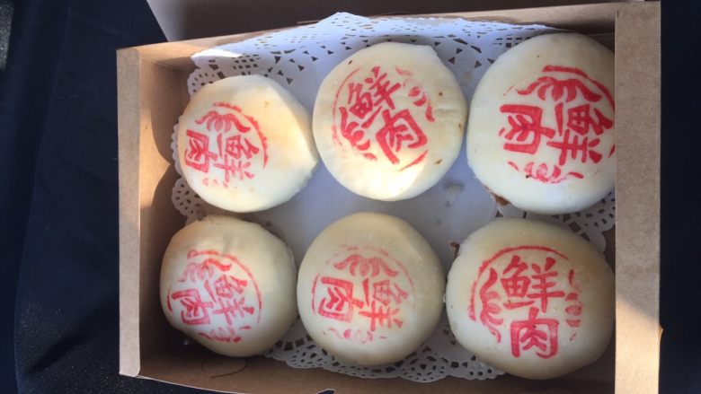 最爱鲜肉月饼,热腾腾的月饼出炉 可以去送的啦!