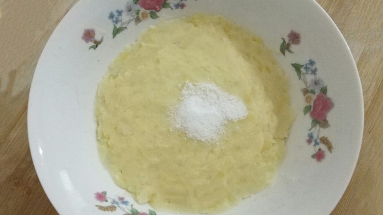爱心土豆饼,加入盐
