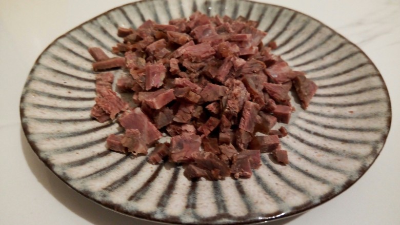 炒饭秀什锦蛋炒饭,<a style='color:red;display:inline-block;' href='/shicai/ 4087'>酱牛肉</a>也是切小丁