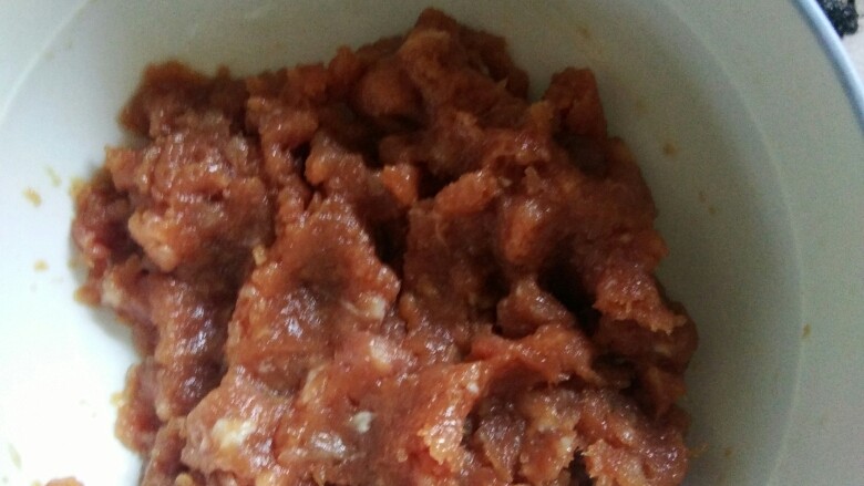 肉沫蒸蛋,把肉搅成沫,腌制