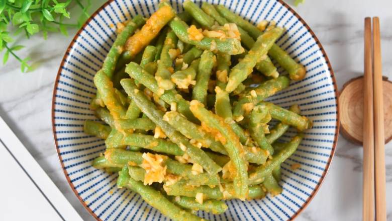 豆角这样做，既能当饭又能当菜，味道超好，非常省事