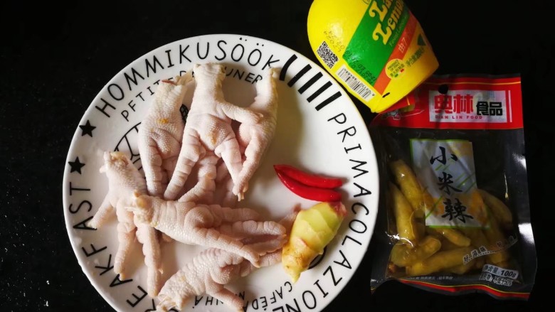 柠香泡椒凤爪,准备食材如图~