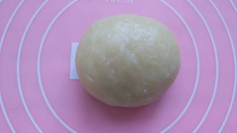 苏式鲜肉月饼,依次包好(覆盖保鲜膜静置半小时)