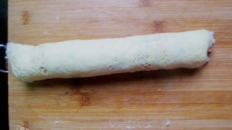 蛋皮饭卷,卷起来,记得卷紧
