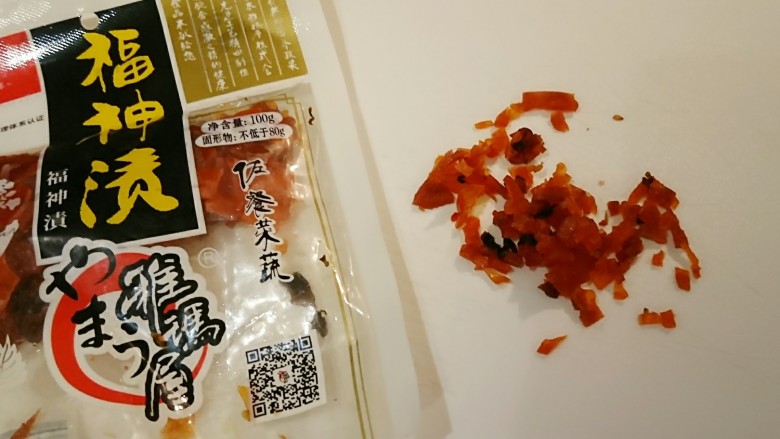 炸雞佐和風塔塔酱,福神漬,超市有,剁細一些。(白蘿卜、蓮藕、茄子…裡頭都有)