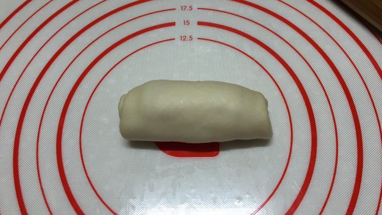 芝士培根面包(波兰种),自上而下卷起,口收紧