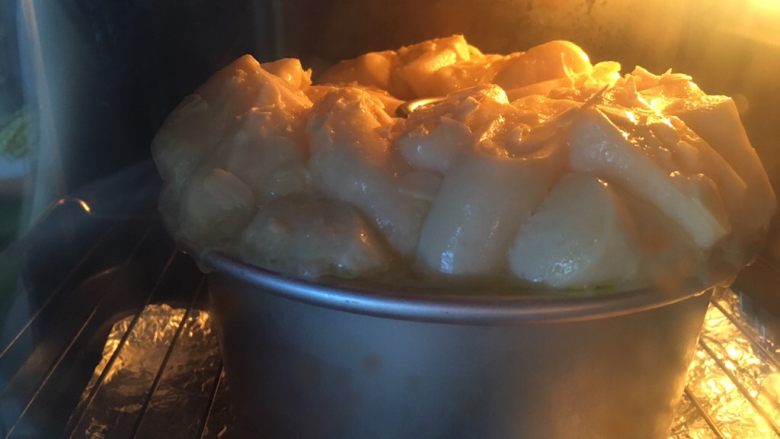 香浓炼乳面包,烤箱预热160度,烤约25分钟