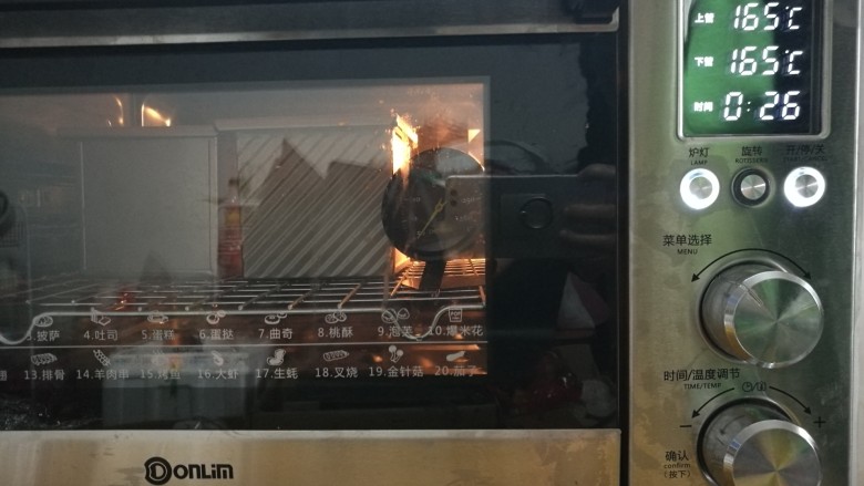 全麦土司面包,放入烤箱,165度,30分钟