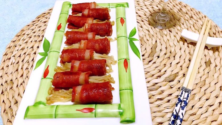 培根卷金针菇,这道美味既方便又快捷适合做饭小白来操作噢