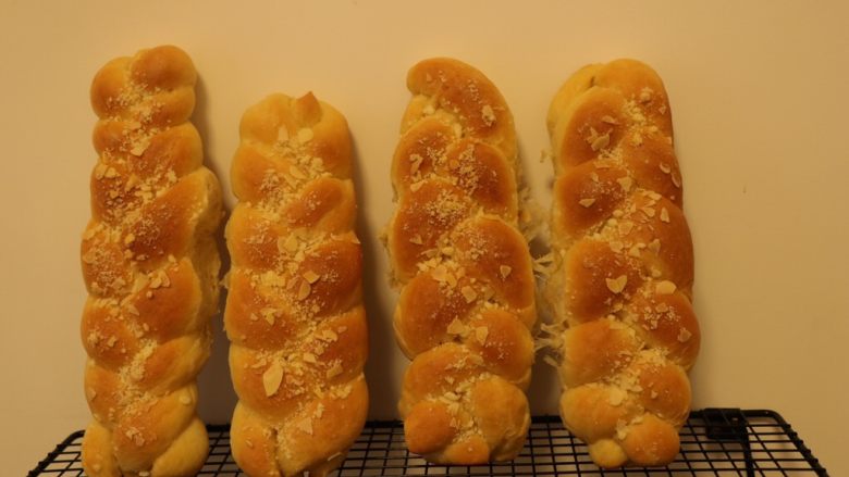 杏仁奶酥辫子包