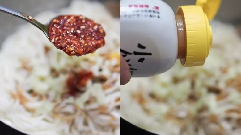 夏至面,面里加入黄豆芽,
红油,蒜末,
醋,白糖,和少许小鲜侶。
搅拌均匀。