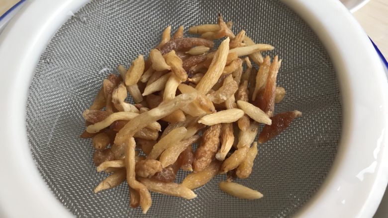 五指毛桃老鸡汤~广式老火靓汤,麦冬洗干净