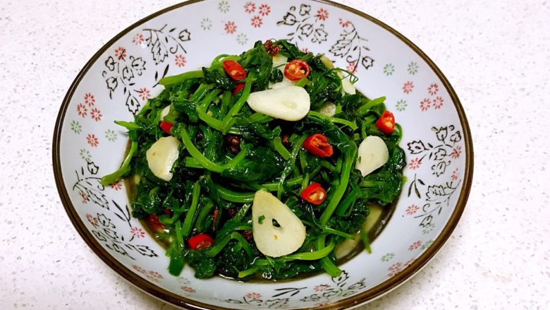 5分钟快手菜 清炒豌豆尖,清炒豌豆尖出锅了