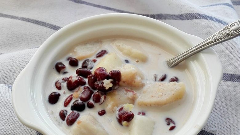 早餐+红豆芋艿牛奶炖