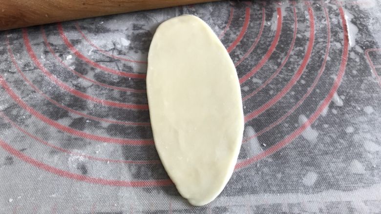 绿豆饼~酥了一地渣儿,再擀成椭圆形