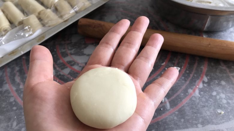 绿豆饼~酥了一地渣儿,收口朝下,稍微轻轻压扁