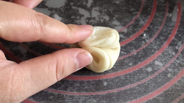 绿豆饼~酥了一地渣儿,两头捏起来