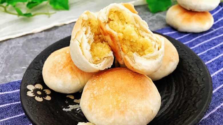 绿豆饼~酥了一地渣儿,出炉稍晾凉后,酥香可口