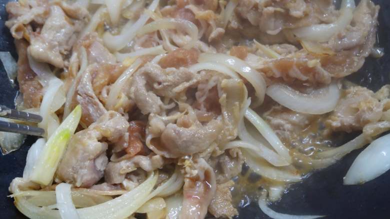 薑汁燒肉的三種吃法(內含米漢堡做法),醃肉的湯汁也一起入鍋拌炒
