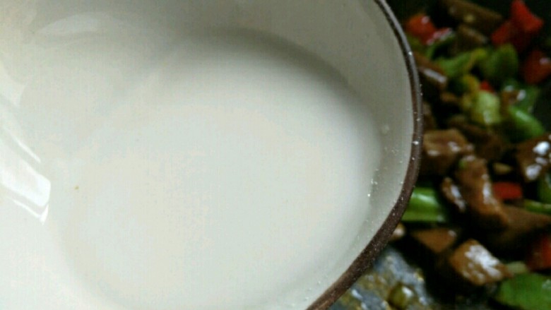 酱爆肝丁,最后勾入淀粉即可出锅~