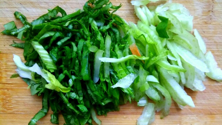 虾皮蔬菜饼,<a style='color:red;display:inline-block;' href='/shicai/ 115'>油菜</a>洗净切丝