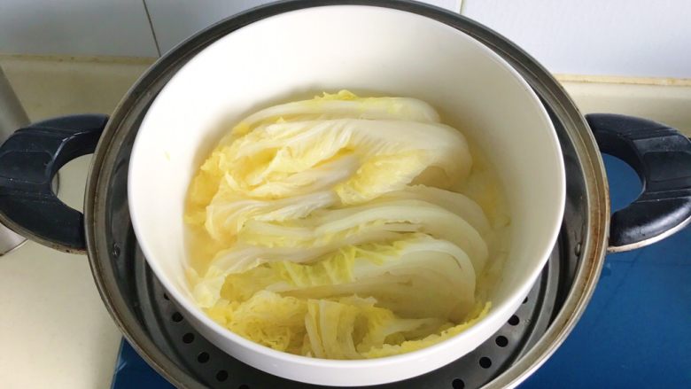 味极鲜娃娃菜,用筷子戳戳是否以完全熟,个人建议熟的好吃