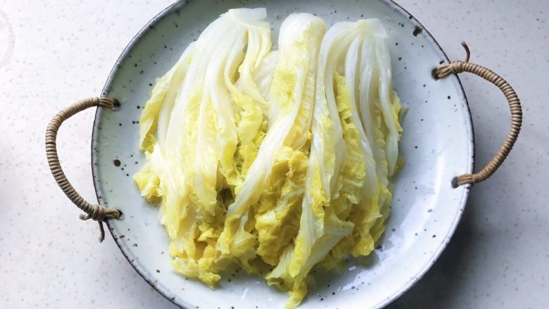 味极鲜娃娃菜,捞出装盘,不要汤水