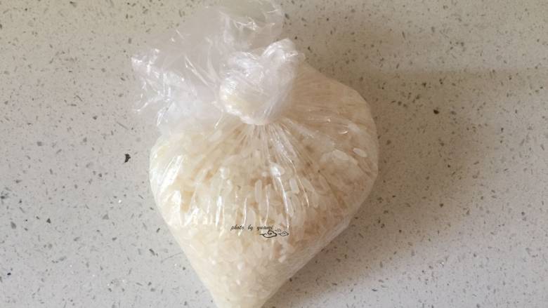 一锅出早餐,装入保鲜袋放入冰箱冷冻(提前一晚上做这个工作)