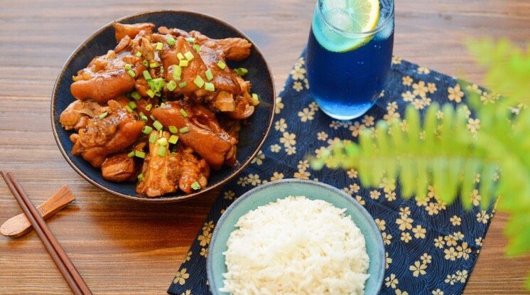 养颜美食之红烧猪蹄,摆盘完成!开动!