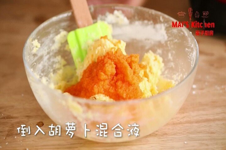 清新细腻 | 柳橙胡萝卜磅蛋糕,倒入搅打好的柳橙胡萝卜泥,