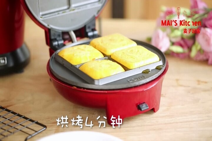 清新细腻 | 柳橙胡萝卜磅蛋糕,盖上上盖,烘烤4分钟,