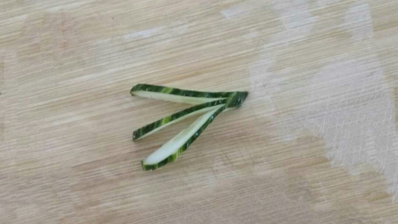 黄瓜石榴拼盘,3片为一份,一头不要切断