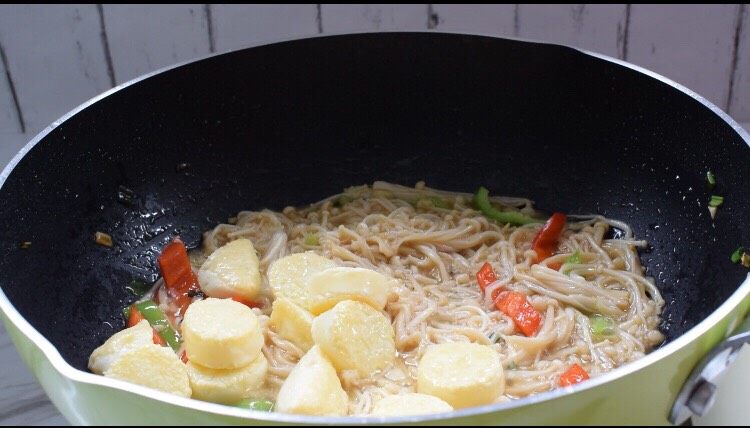 金针菇日本豆腐,加入日本豆腐