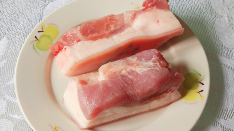 青椒回锅肉,<a style='color:red;display:inline-block;' href='/shicai/ 35949'>带皮五花肉</a>,半肥瘦的肉均可