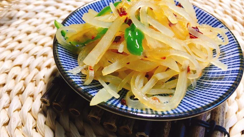 #绿色美食#炝拌香辣土豆丝,赶快做起来,给家人朋友展示一下手艺啦~