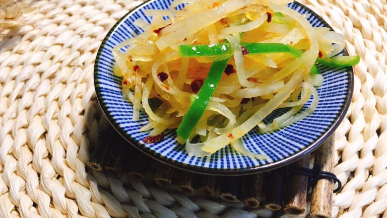 #绿色美食#炝拌香辣土豆丝,脆爽口感一点也不差于酒店哦~
