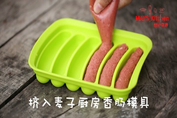 无添加低脂 | 黑胡椒脆皮牛肉肠,挤入香肠模具