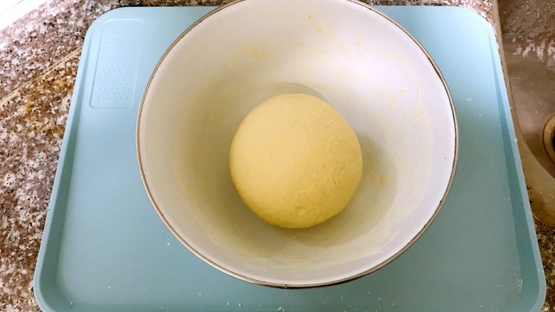 爱心蔓越莓小饼干
(不用烤箱低脂低糖版),用手不断揉捏成面团后裹上保鲜膜醒面半小时