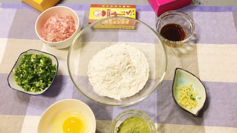 迷彩猪肉香葱胖小饺,准备食材