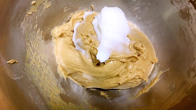 咖啡麻薯杂粮坚果软欧,加入黄油(我用的是椰子油)
