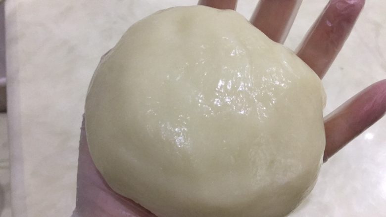 咖啡麻薯杂粮坚果软欧,放凉后揉成团,备用