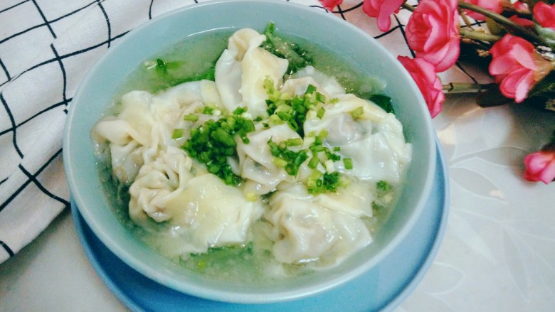 虾皮猪肉馄饨,来吧亲,热乎乎、香喷喷的虾皮猪肉馄饨,会让你暖胃又暖心!