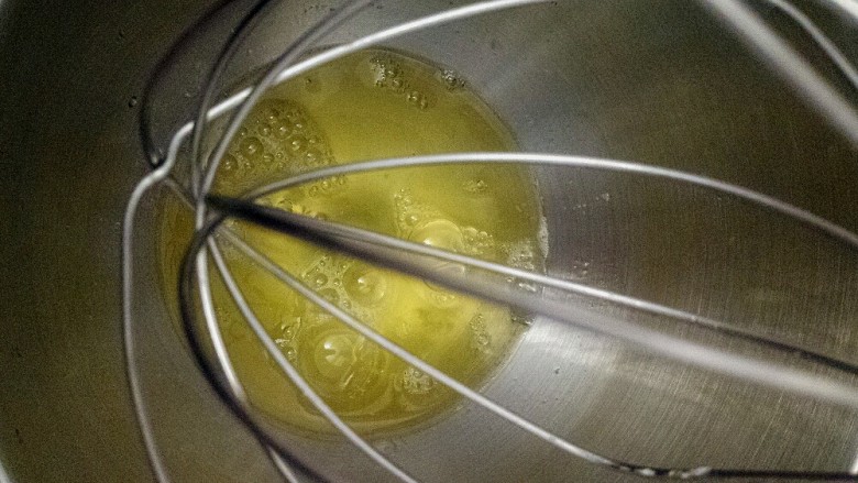 ins
麻薯芋泥肉松盒子蛋糕,蛋白冷藏后加入几滴柠檬汁打发,细砂糖分三次加入