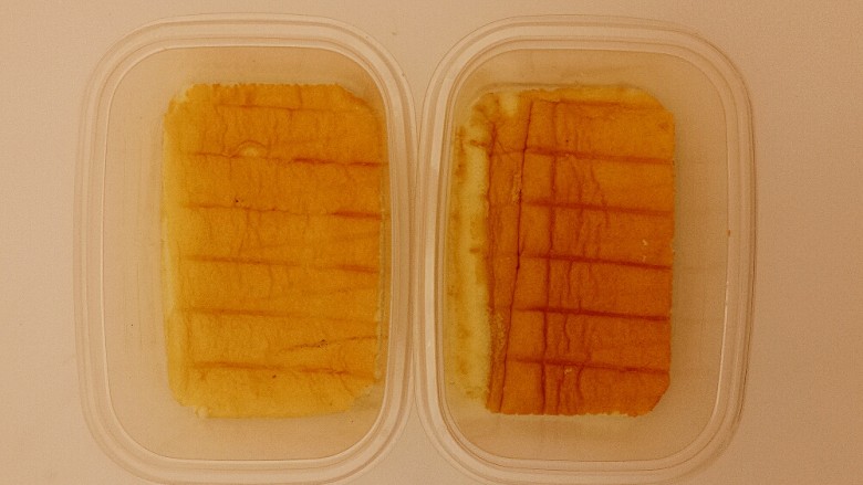 ins
麻薯芋泥肉松盒子蛋糕,晾凉的蛋糕胚接去底部油布,根据模具大小裁剪出合适的蛋糕片