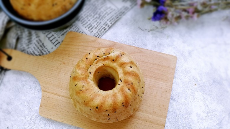 黑芝麻红薯全麦面包(波兰种),成品图!
