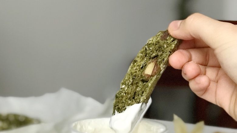无油无糖意式脆饼,抹茶燕麦脆饼
抹茶3g 燕麦55g 全麦粉60g 中筋粉60g 小苏打1g 盐1g 泡打粉2g 鸡蛋1个