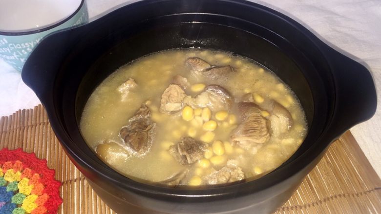猪蹄黄豆汤,晚餐时间到,开吃吧!