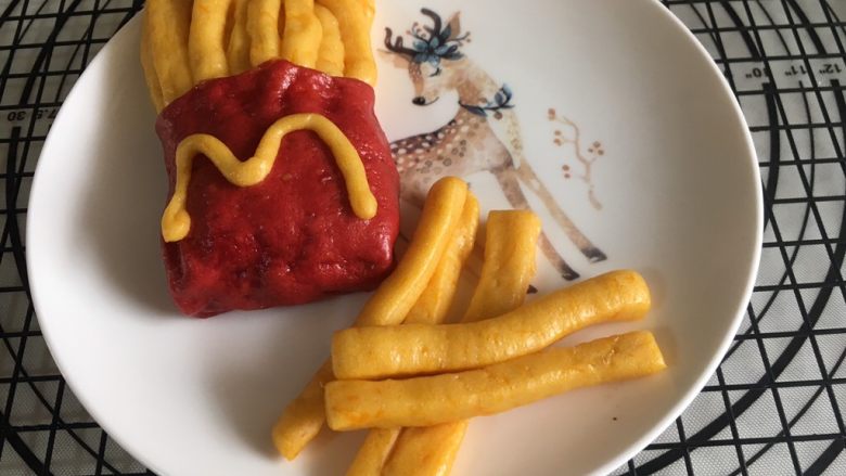 麦当劳薯条造型馒头,装盘端给宝宝,会不会勾起宝宝的食欲呢?