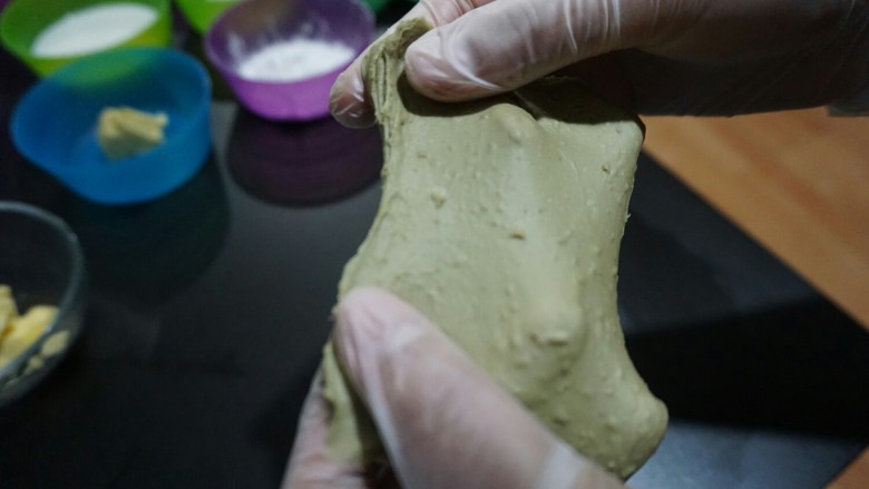 麻薯果仁抹茶包,快速搅拌出,筋膜。