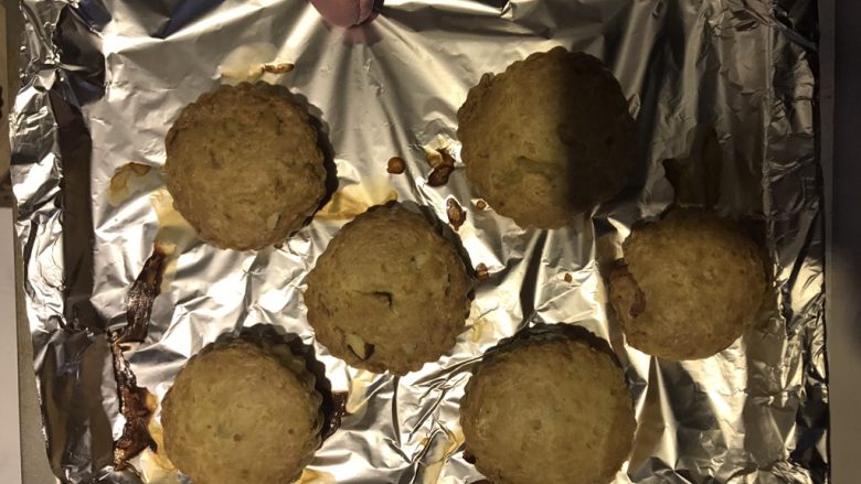 坚果葡萄干司康,20分钟180度,烤出后有淡淡的金黄